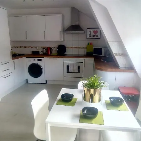 Number 13 - City Center Contemporary Fun Two Bed Flat Bs2 *