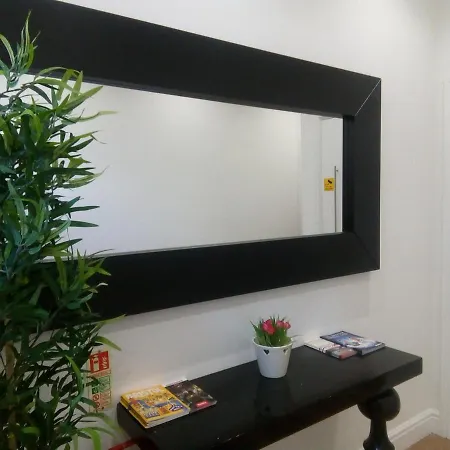 Number 13 - City Center Contemporary Fun Two Bed Flat Bs2 * בריסטול