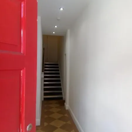 Number 13 - City Center Contemporary Fun Two Bed Flat Bs2 בריסטול